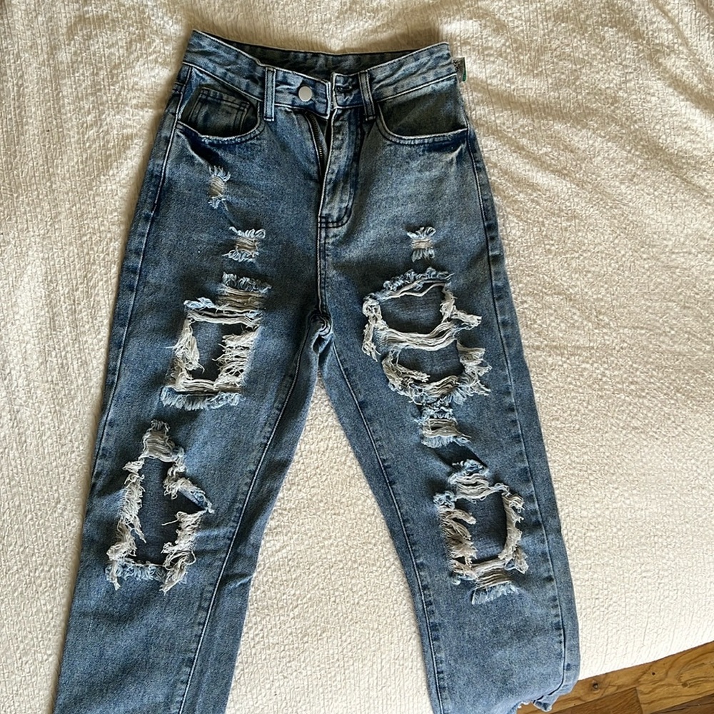 Boyfriend jeans with sinched waste